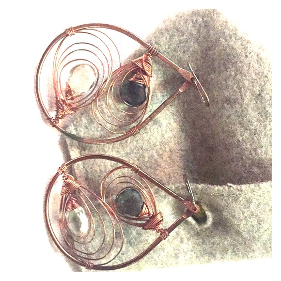 Jewelry - Gorgeous teardrop shaped bronze earrings